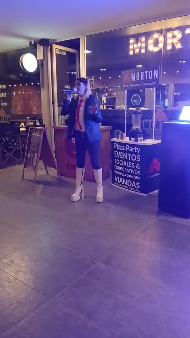 Presentación de cumbia con voz en vivo