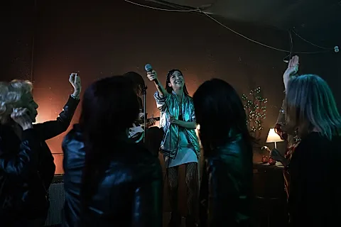 Karaoke para cumpleaños de adultos: la fiesta alrededor de un micrófono