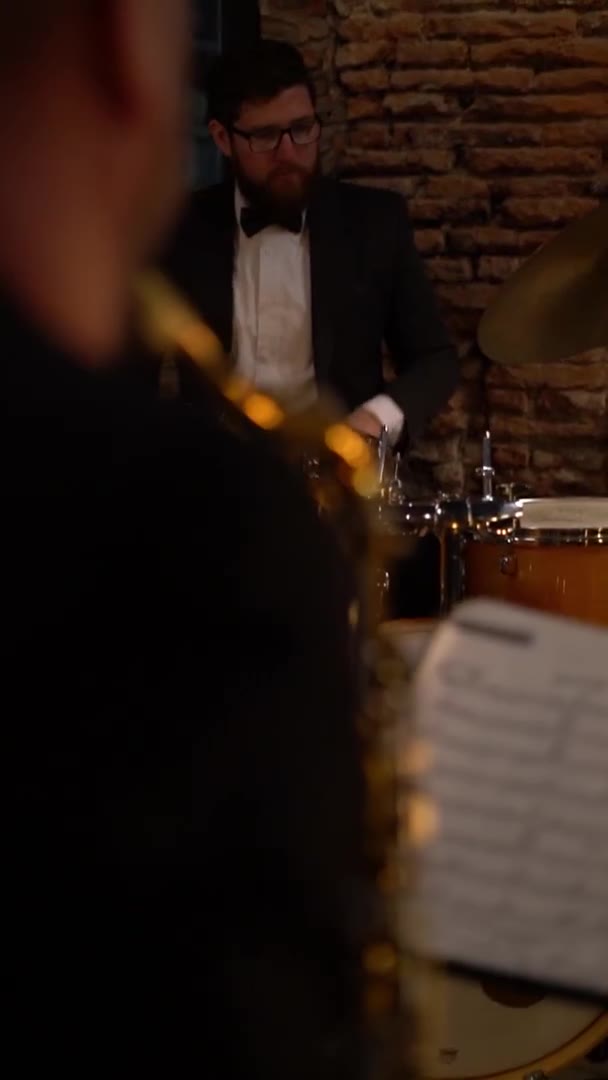 Jazz en vivo con guitarra y batería