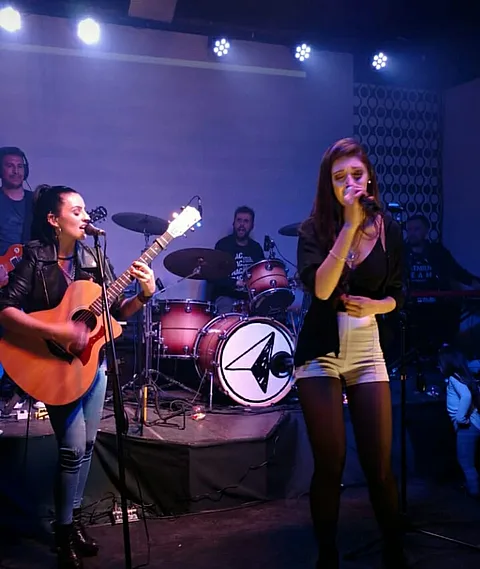 E.C.H  SONIDO ILUMINACIÓN 2