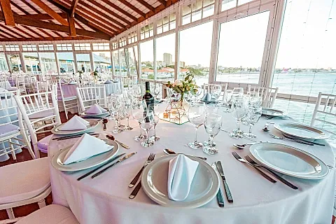 Salón Ala Wai 4