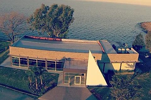 Salón del Rio by Ambient House