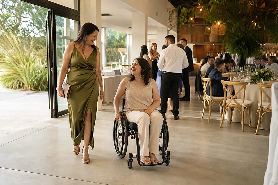 Fiesta accesible: cómo elegir un salón y organizar para que nadie quede afuera