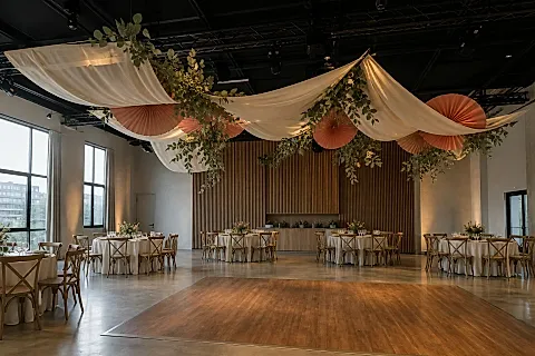 Decoración suspendida para casamientos y fiestas de 15: cómo llevarla al salón