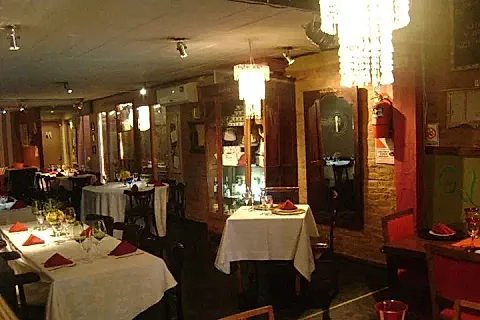 VeintiCinco Restaurant 3