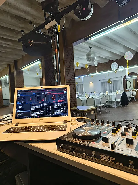 Dee Jay, sonido, luces, animación 2