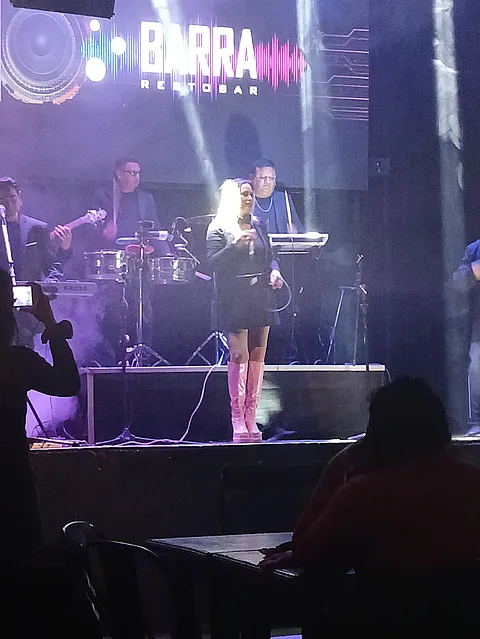 Fer Gala banda de cumbia 4