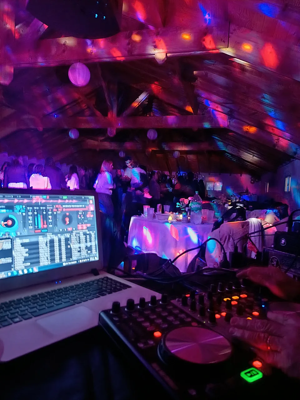 Dee Jay, sonido, luces, animación