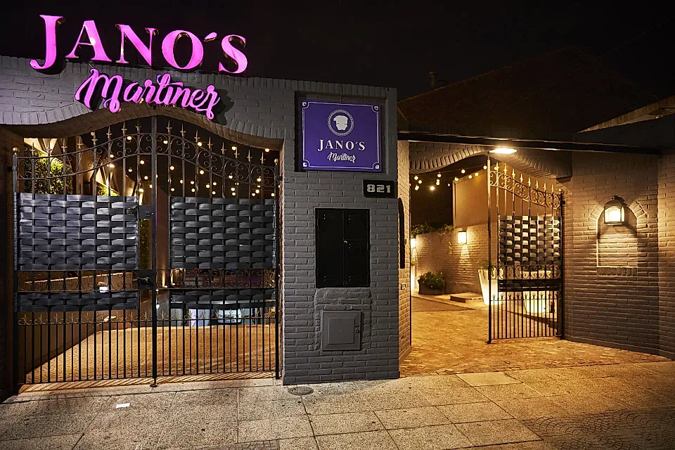 Jano's Martinez