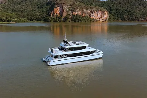 Catamarán Mburucuyá Connection