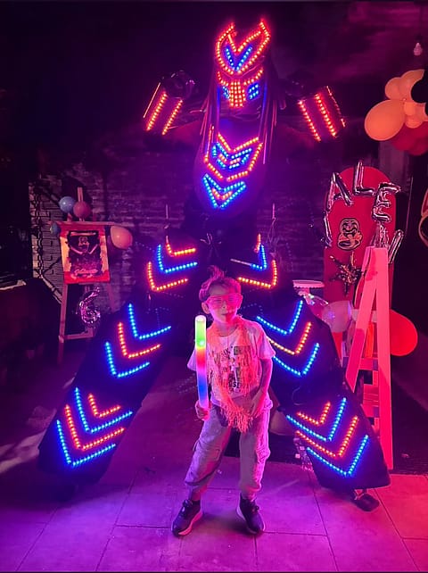 Tron.led eventos disfraz de payaso 🤡 it. Osos 🐻 patos  Messi cabezón 2
