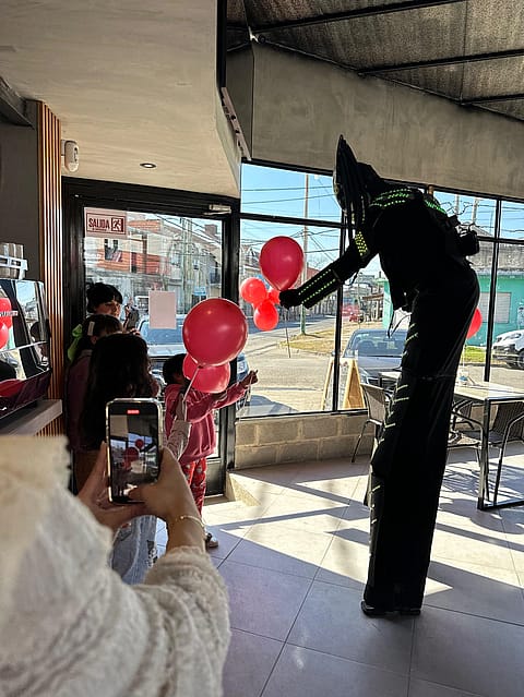 Tron.led eventos disfraz de payaso 🤡 it. Osos 🐻 patos  Messi cabezón 3