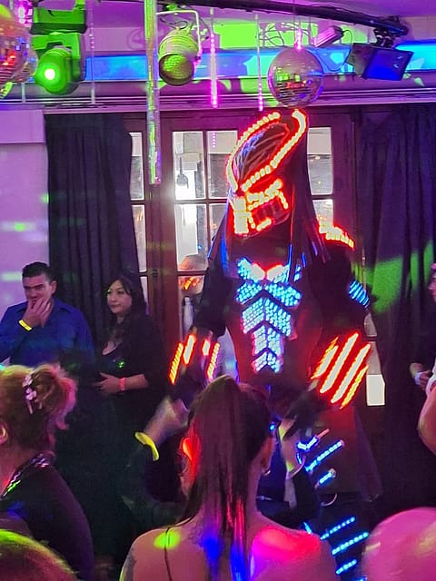 Tron.led eventos disfraz de payaso 🤡 it. Osos 🐻 patos  Messi cabezón 4