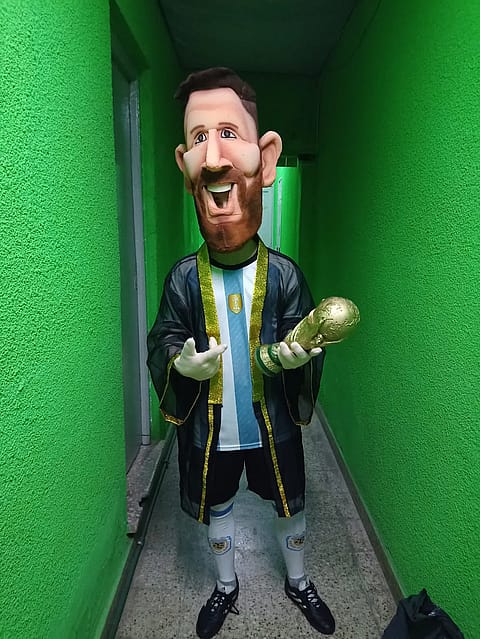Tron.led eventos disfraz de payaso 🤡 it. Osos 🐻 patos  Messi cabezón