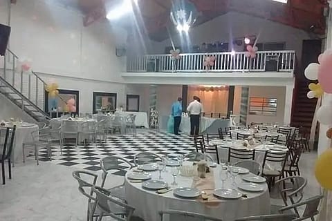 Salón de Fiestas La Familia