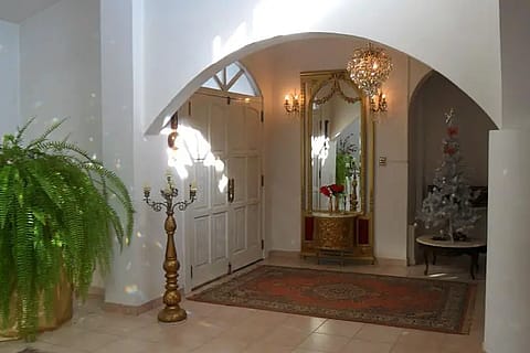 El Castillo International 3