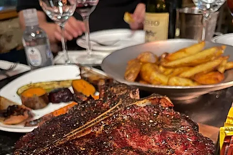 Hurt Grill & Bar 4