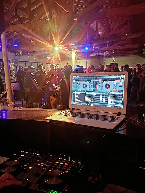 Dee Jay, sonido, luces, animación 4