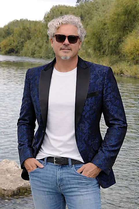Ramiro Iraira Cantante 2